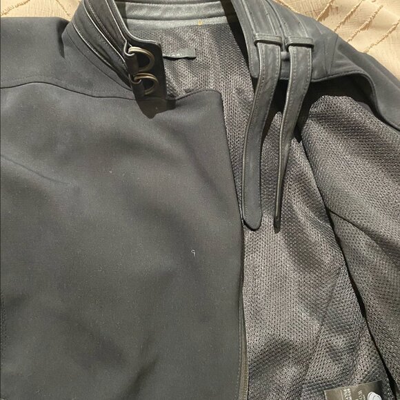 Tahari 100% Leather Jacket Black Size Small with Zipper Sleeves - Picture 6 of 6